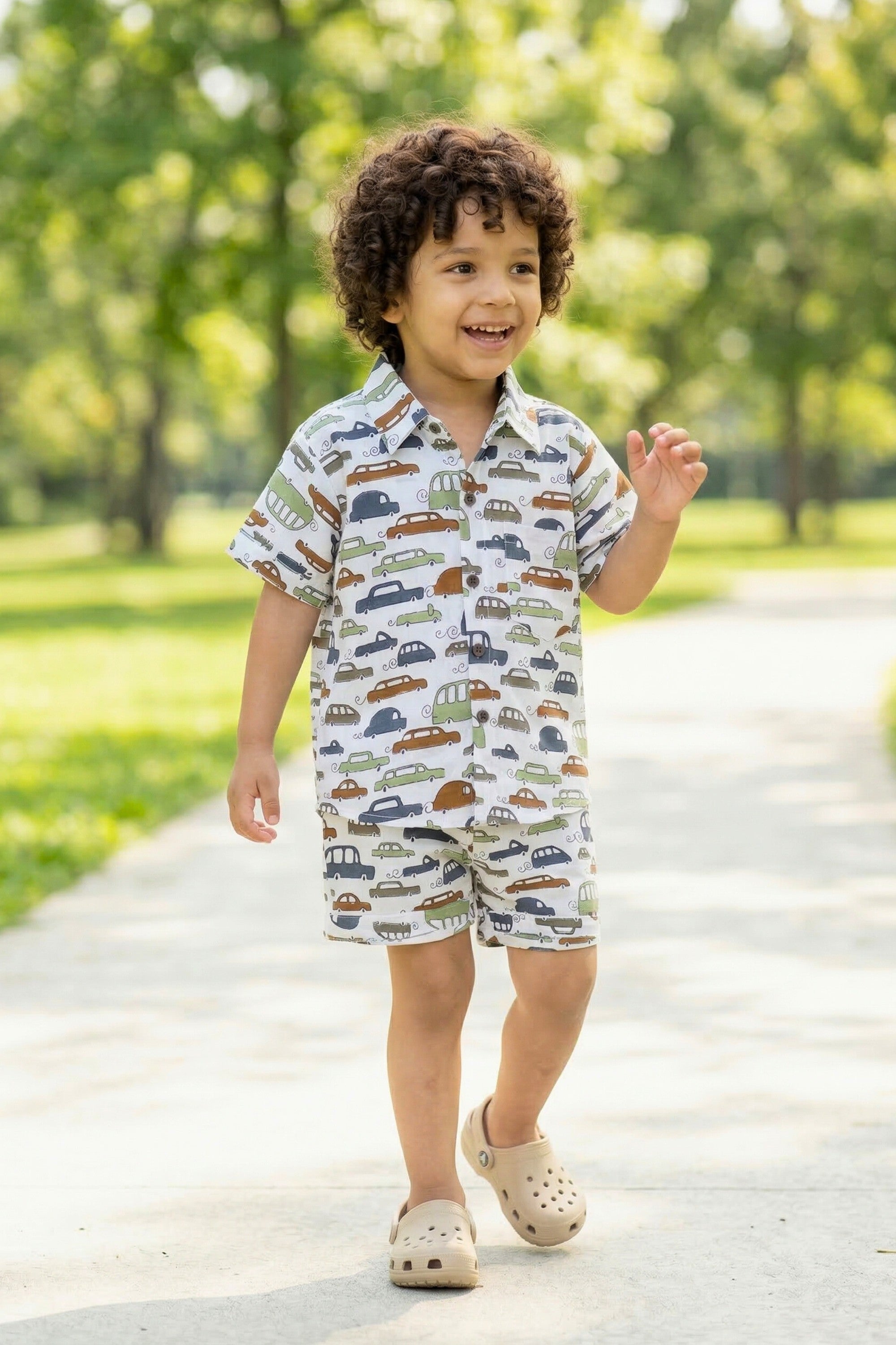 Coconut shell buttons detail on white boys cotton shirt – eco-friendly coord set Bebe Unicorn