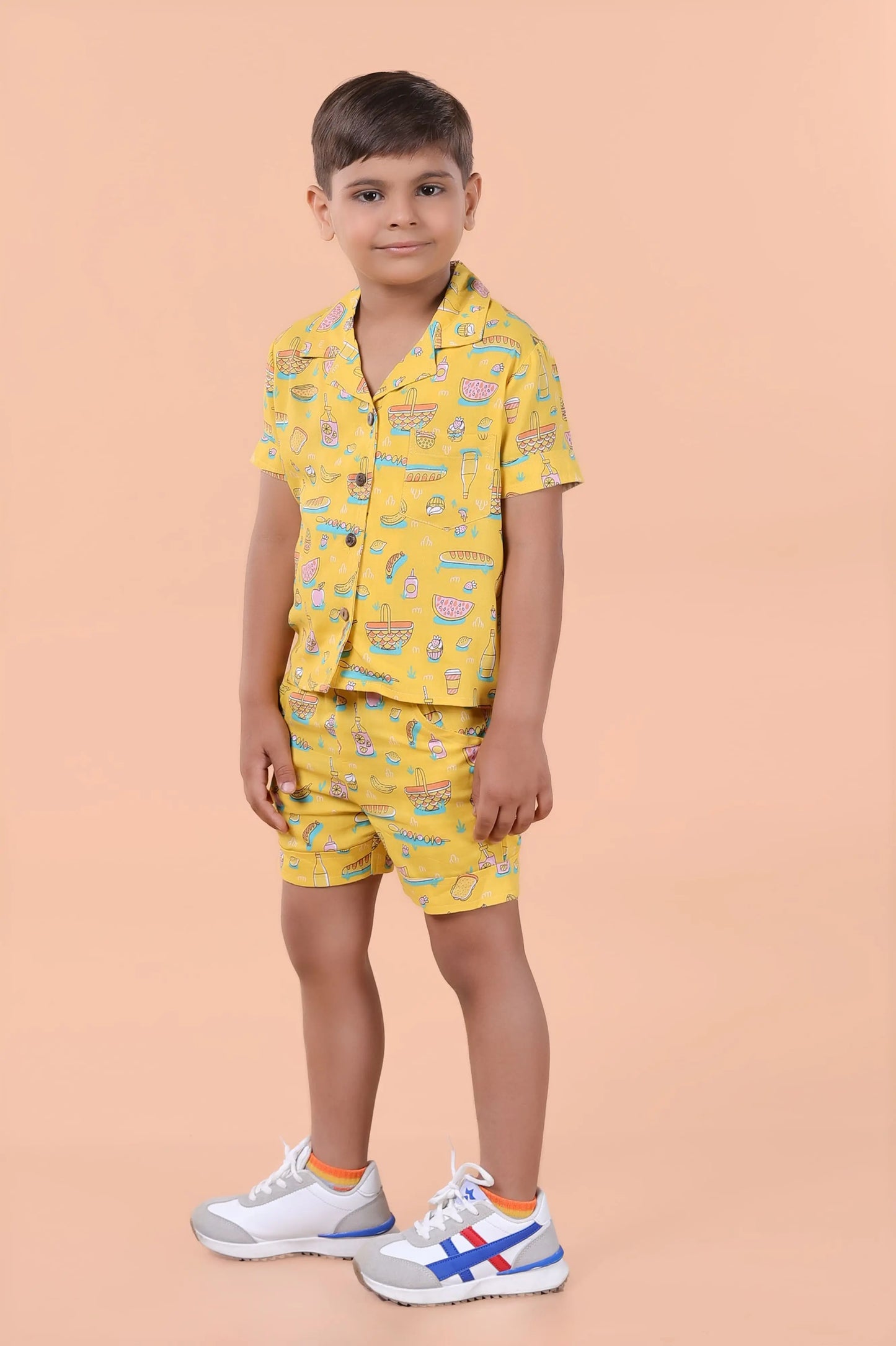 Close-up print – playful food motifs on boys yellow co-ord set
