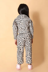 Side view – relaxed fit girls leopard print coord set for outings