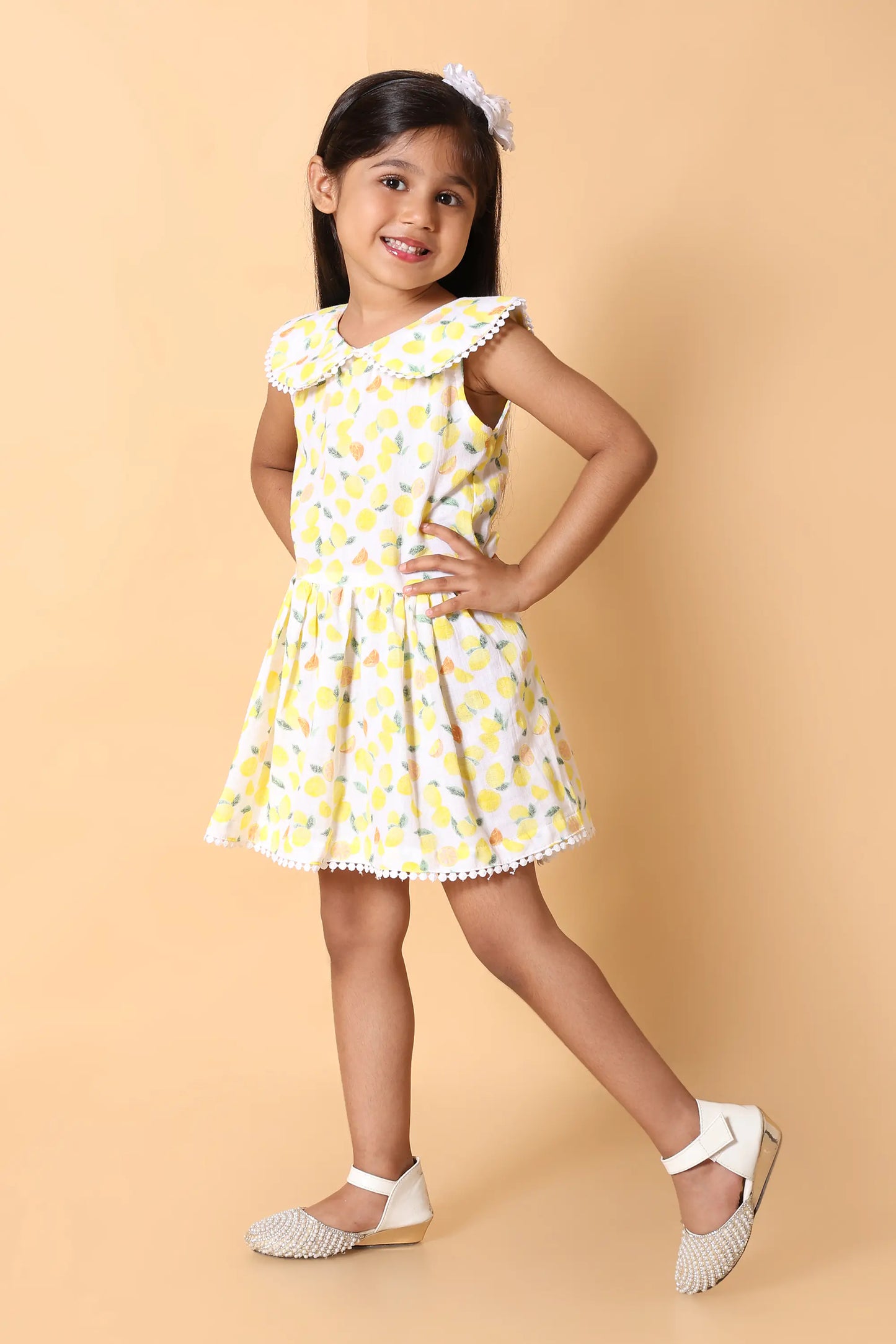 Collar detail – cute stand collar on girls lemon print dress