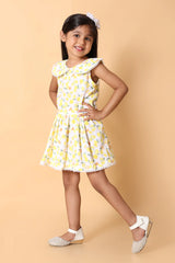 Collar detail – cute stand collar on girls lemon print dress